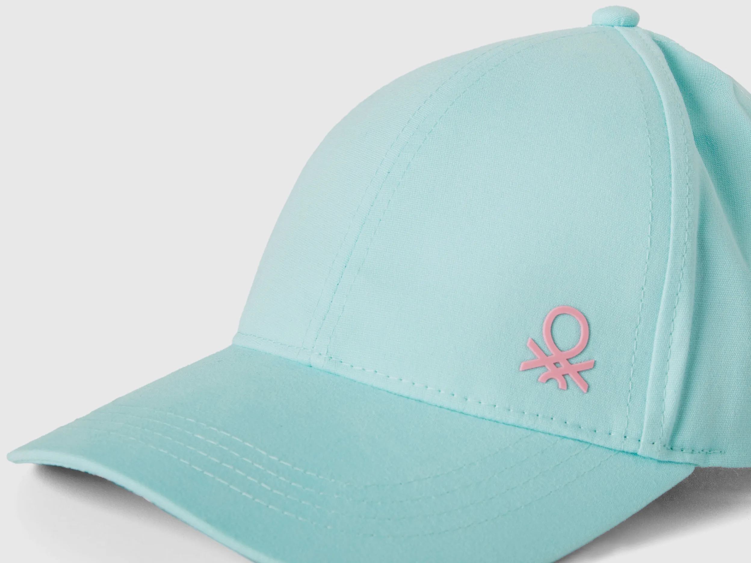 Gorra con visera