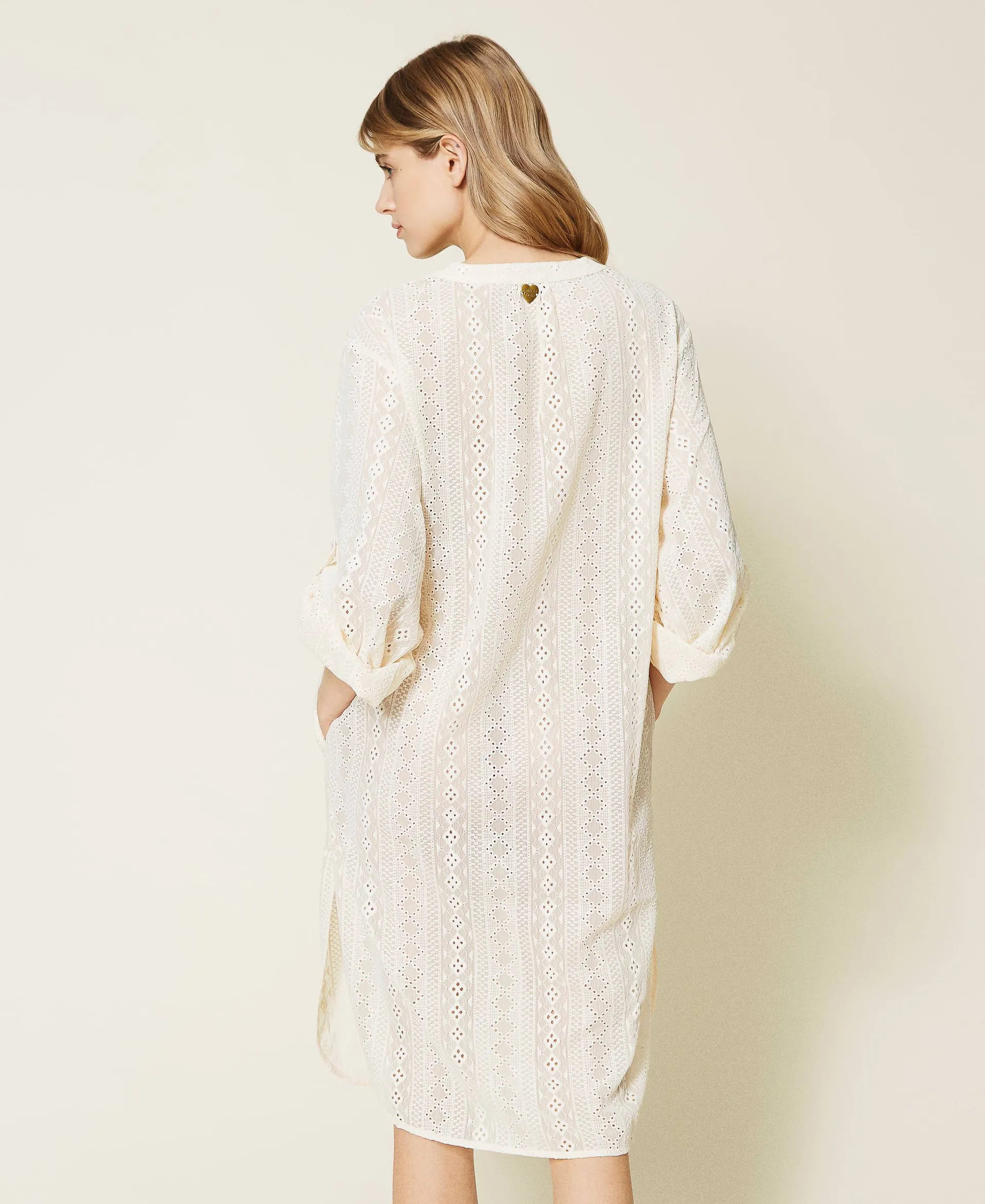 Vestido camisero midi con bordado
