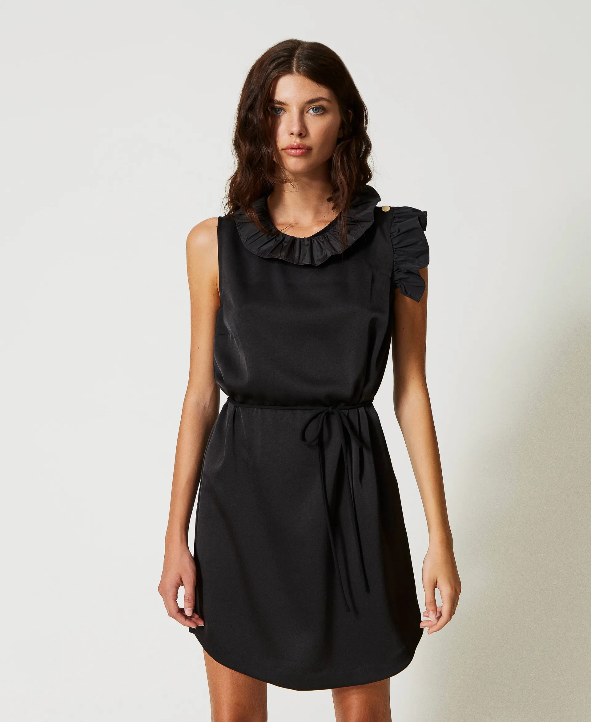 Vestido con volantes de tafetán