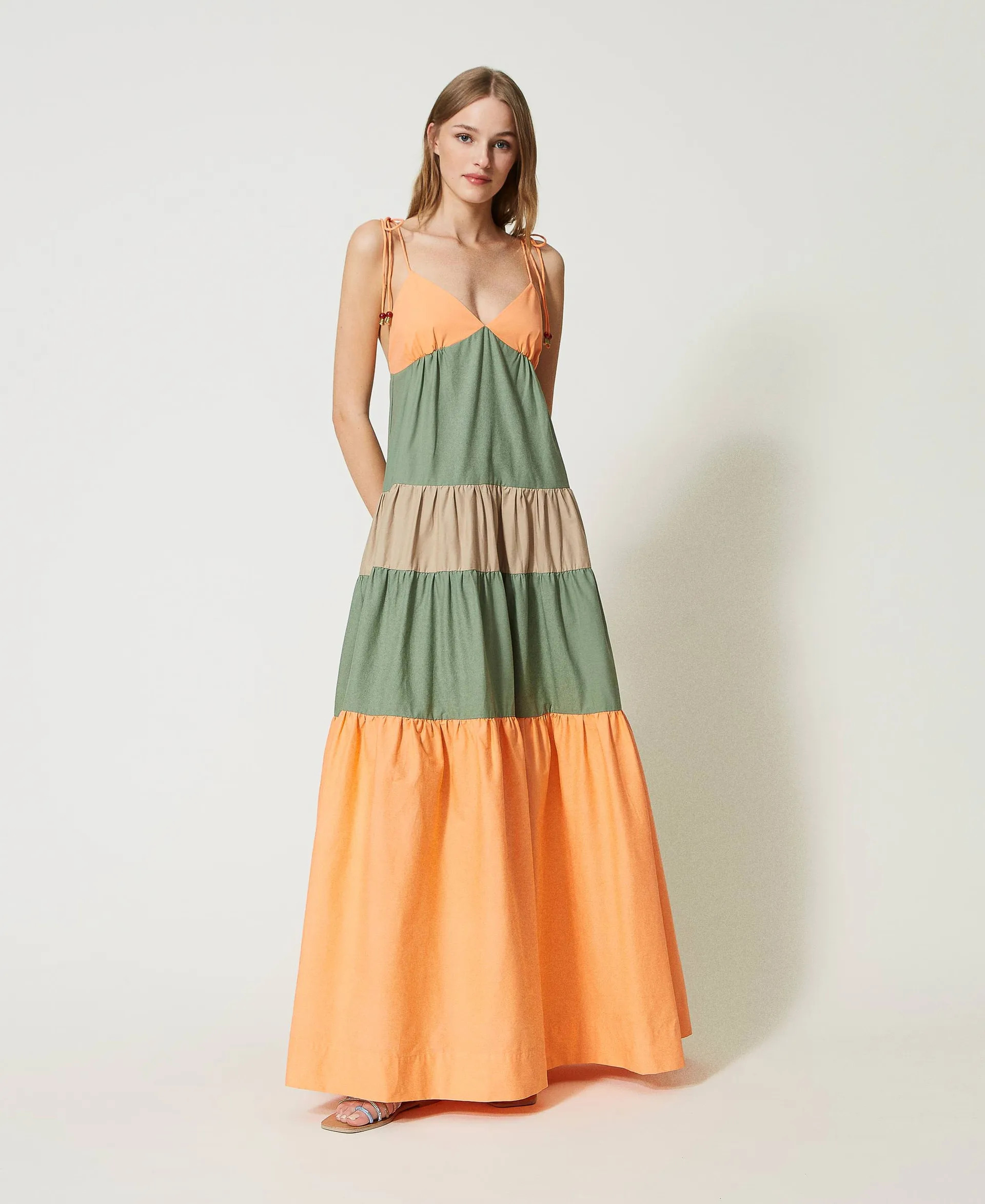 Vestido largo de volantes bicolor